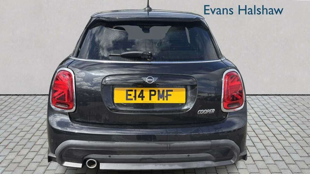 Mini Hatch 1.5 Cooper Exclusive 2022 SL72ZSE Black #4