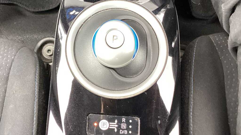 Nissan Leaf 80Kw Acenta 30Kwh 2017 BJ17KRK Red #6