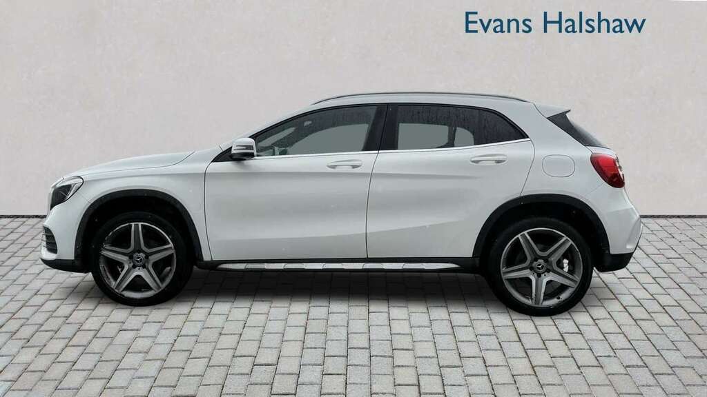 Mercedes-Benz GLA Class 200D 4Matic Amg Line 2019 YA68FPF White #3