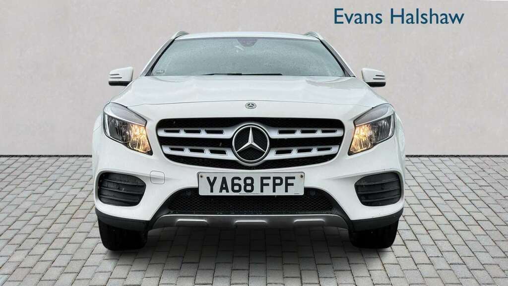 Mercedes-Benz GLA Class 200D 4Matic Amg Line 2019 YA68FPF White #4