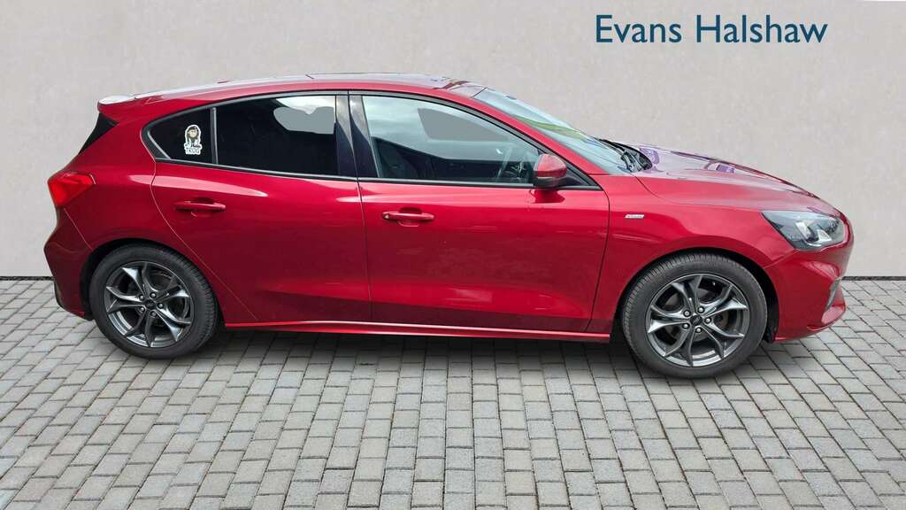 Ford Focus 1.0 Ecoboost 125 St-line 2019 NX69KAK Red #3