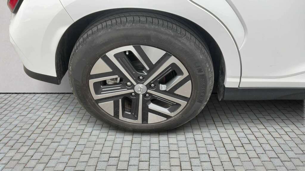 Hyundai Kona 150Kw Ultimate 64Kwh 2023 YB23TFO White #5