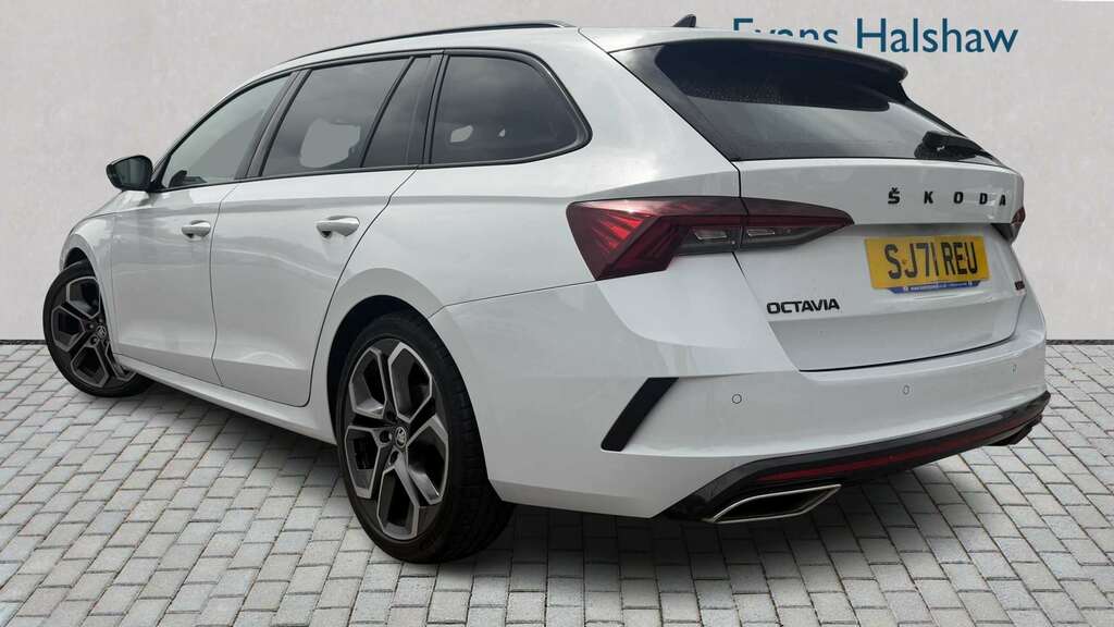 Skoda Octavia 2.0 Tdi 200 Vrs Dsg 2021 White #2