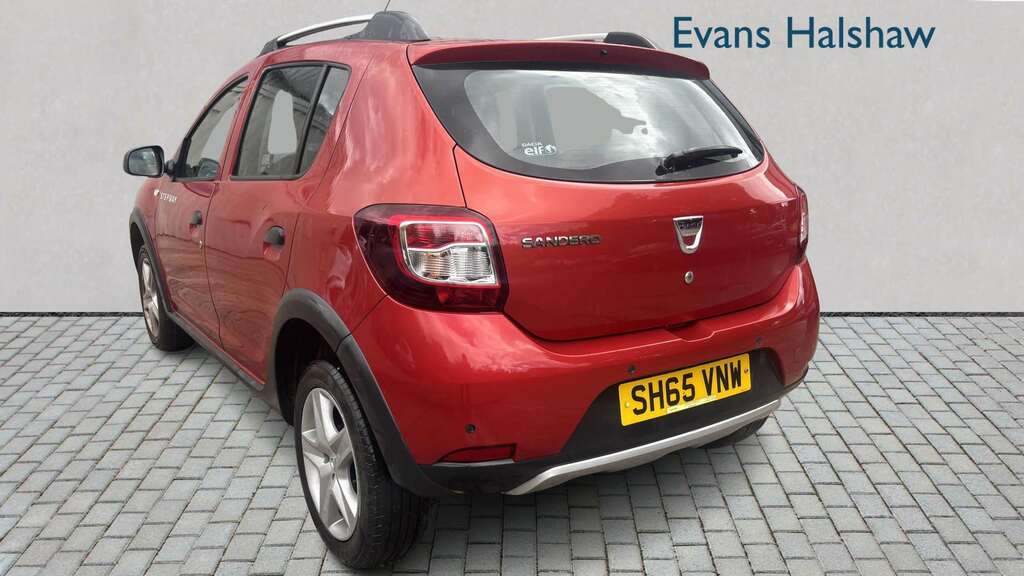 Dacia Sandero Stepway 0.9 Tce Laureate Start Stop 2015 SH65VNW Red #3