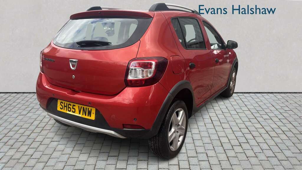 Dacia Sandero Stepway 0.9 Tce Laureate Start Stop 2015 SH65VNW Red #2