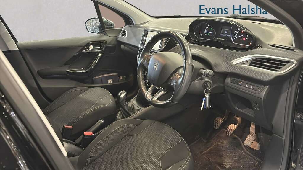 Peugeot 208 1.2 Puretech 82 Allure 2016 YL16NXA Black #5