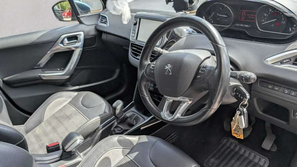 Peugeot 2008 1.2 Puretech Allure 2016 DGZ9072  #4