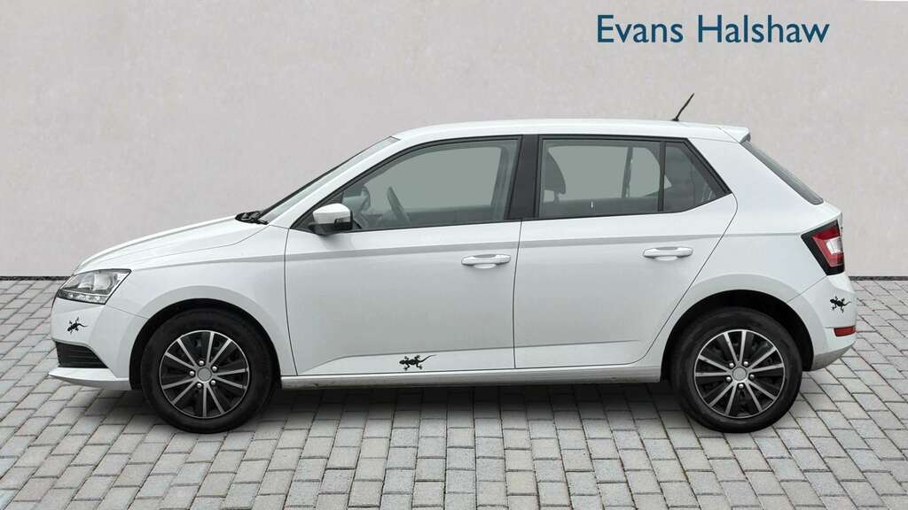 Skoda Fabia 1.0 Mpi 75 S 2019 GD19UAW White #4