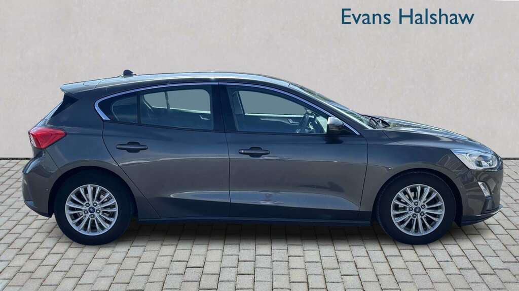 Ford Focus 1.0 Ecoboost 125 Titanium 2018 MA68NHZ Grey #4