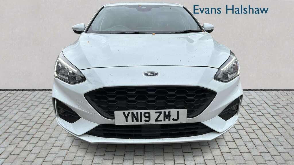 Ford Focus 1.0 Ecoboost 125 St-line Nav 2019 YN19ZMJ White #4