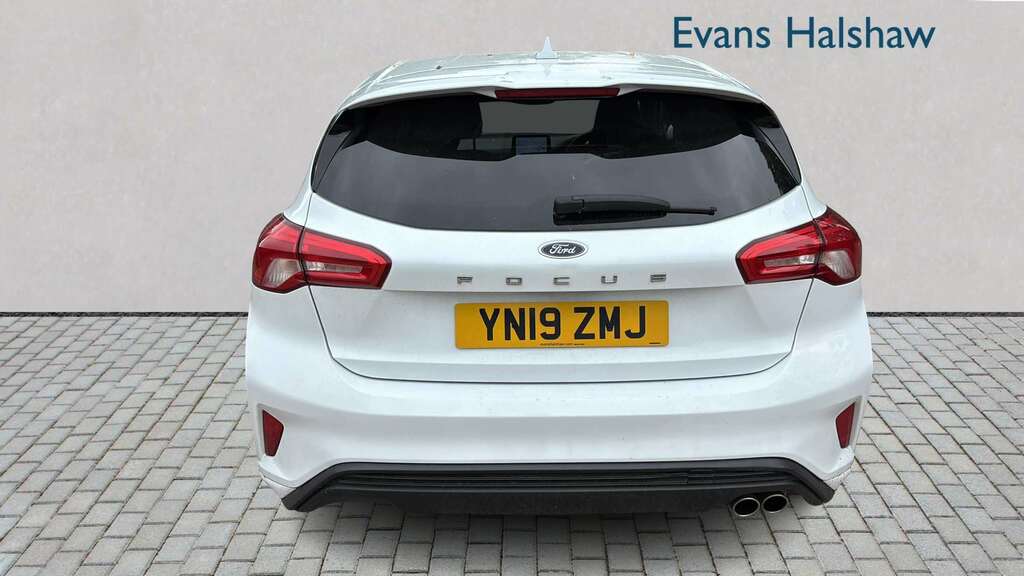 Ford Focus 1.0 Ecoboost 125 St-line Nav 2019 YN19ZMJ White #5