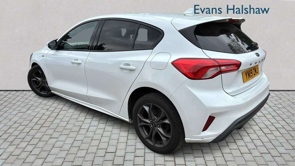 Ford Focus 1.0 Ecoboost 125 St-line Nav 2019 YN19ZMJ White #2