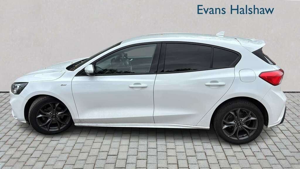 Ford Focus 1.0 Ecoboost 125 St-line Nav 2019 YN19ZMJ White #3