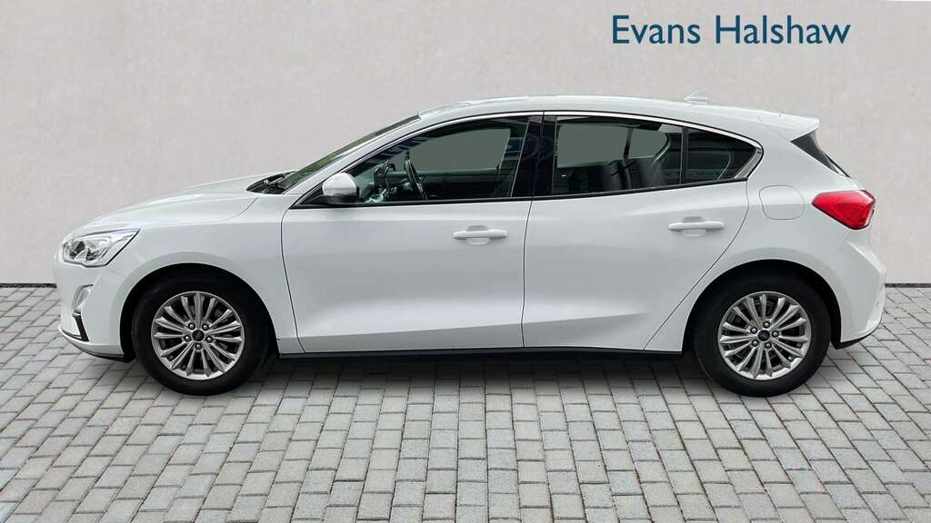 Ford Focus 1.0 Ecoboost 125 Titanium 2018 AO68LLJ White #2