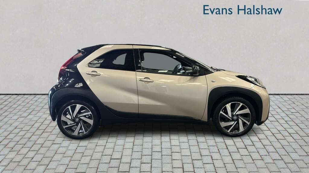 Toyota Aygo X 1.0 Vvt-i Edge 2023 YV23DUJ Brown #3