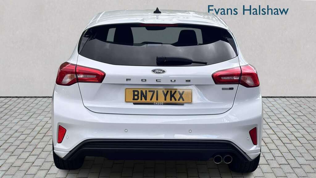 Ford Focus 1.0 Ecoboost Hybrid Mhev 125 St-line Edition 2 BN71YKX White #3