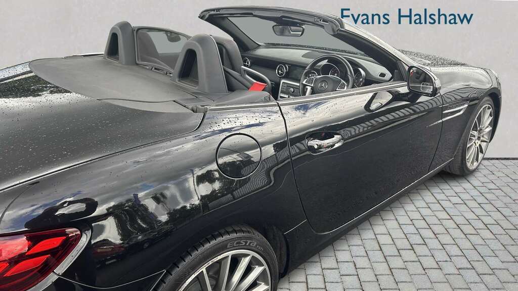 Mercedes-Benz SLC 200 Amg Line 9G-tronic 2016 Black #3