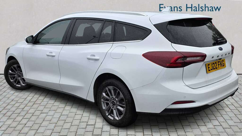 Ford Focus 1.0 Ecoboost Hybrid Mhev Titanium 2022 EJ22FKG White #2