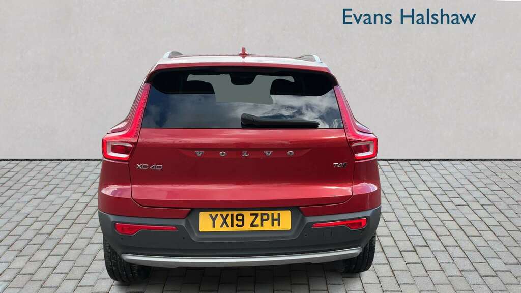 Volvo XC40 2.0 T4 Momentum Awd Geartronic 2019 Red #4