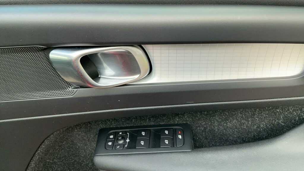 Volvo XC40 2.0 T4 Momentum Awd Geartronic 2019 Red #4