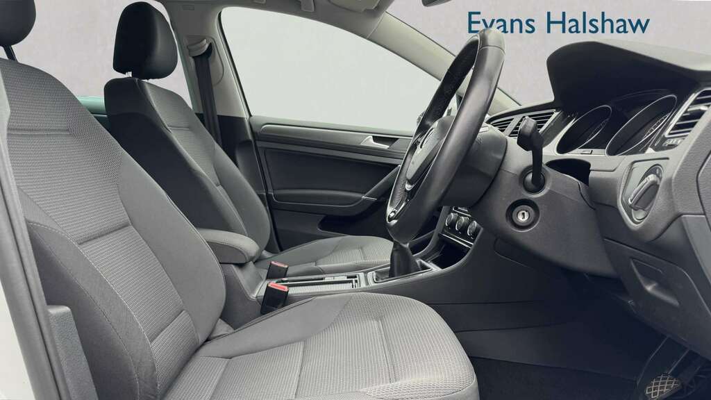 Volkswagen Golf 1.6 Tdi Match 2019 LS69FWT White #3