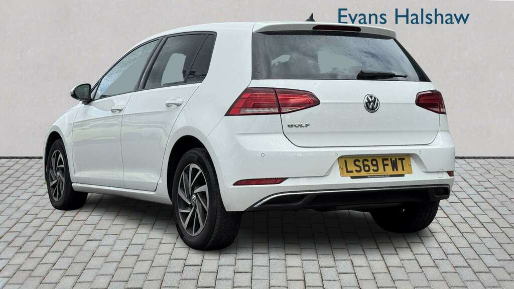 Volkswagen Golf 1.6 Tdi Match 2019 LS69FWT White #2