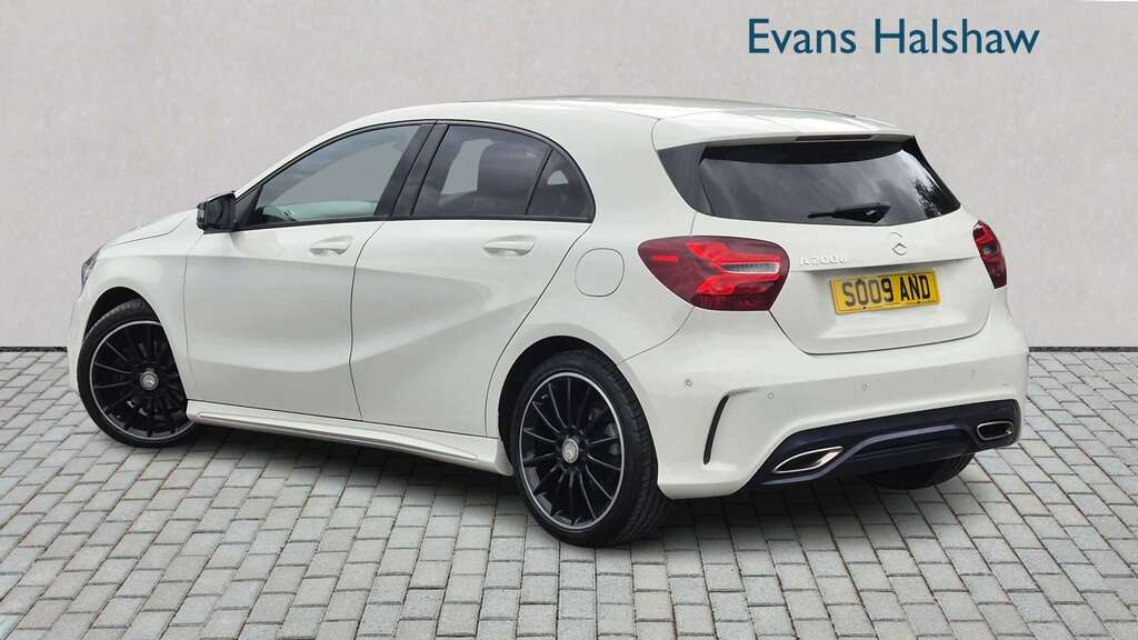 Mercedes-Benz A Class A200d Amg Line Premium 2016 RF66CZP White #2