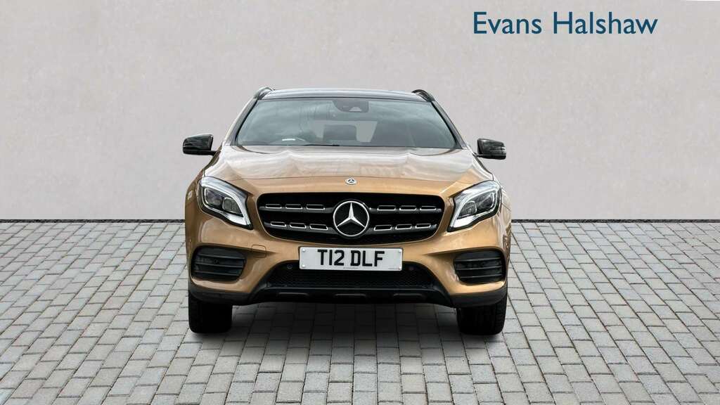 Mercedes-Benz GLA Class 220D 4Matic Amg Line Prem Plus 2018 Brown #4
