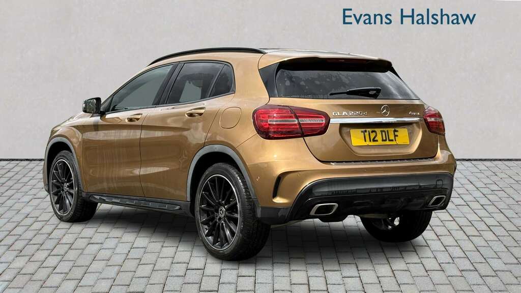 Mercedes-Benz GLA Class 220D 4Matic Amg Line Prem Plus 2018 Brown #2