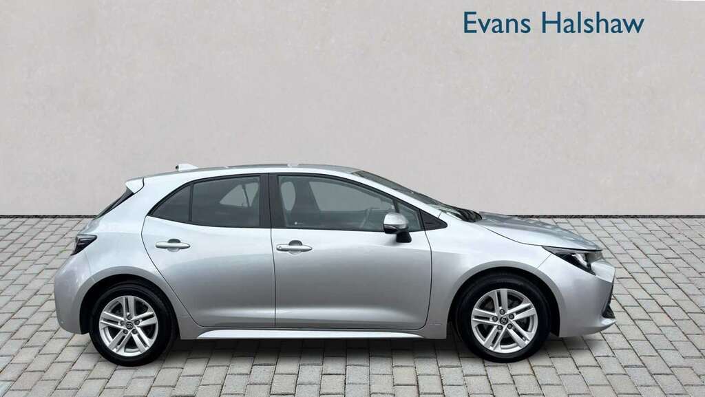 Toyota Corolla 1.8 Vvt-i Hybrid Icon Cvt 2023 Silver #2