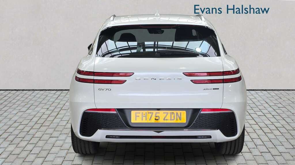 Genesis GV70 2.2D 201 Luxury Awd 2026 White #4