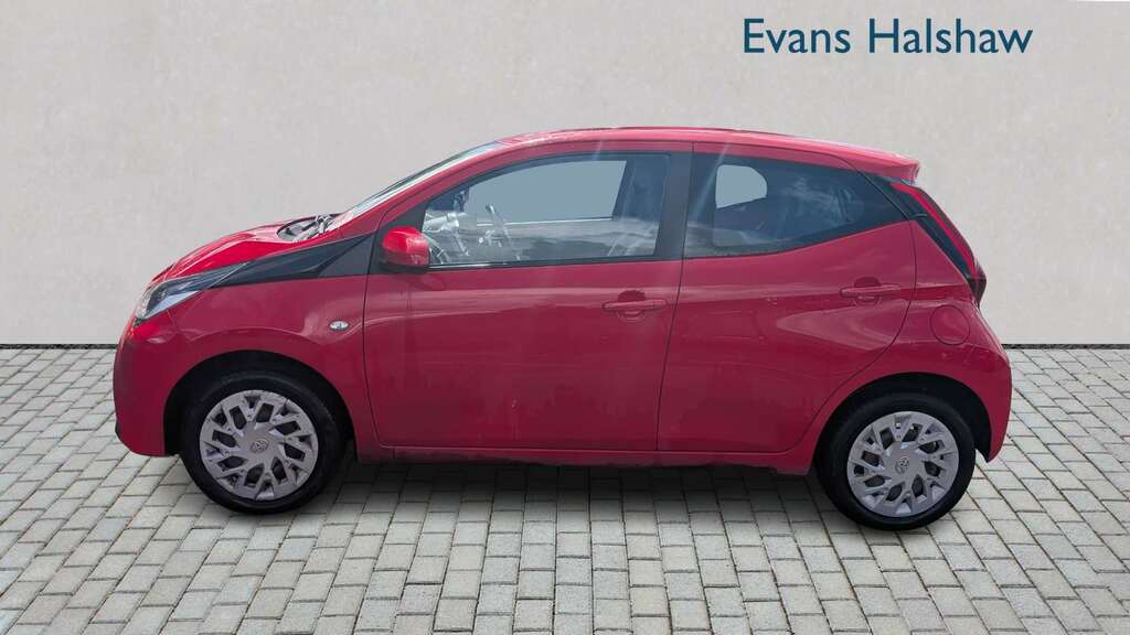 Toyota Aygo 1.0 Vvt-i X-play 2018 SL68XNW Red #5
