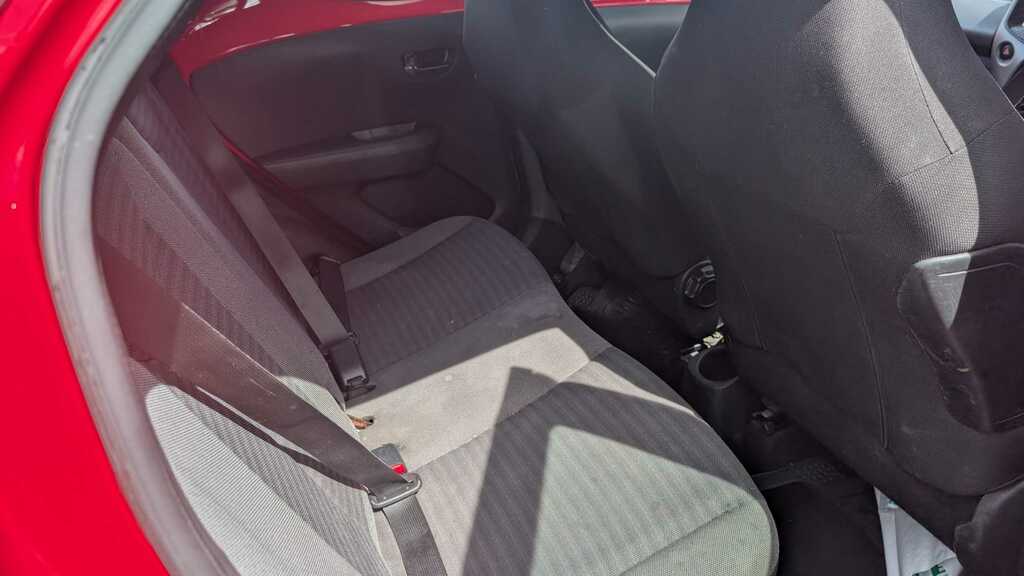 Toyota Aygo 1.0 Vvt-i X-play 2018 SL68XNW Red #6