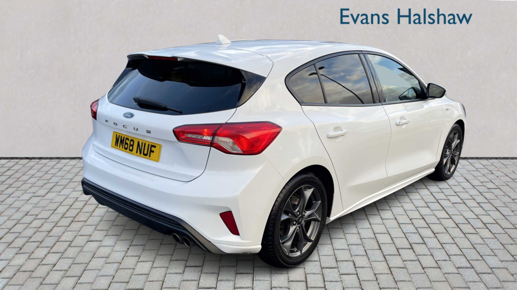 Ford Focus 1.0 Ecoboost 125 St-line 2018 WM68NUF White #2