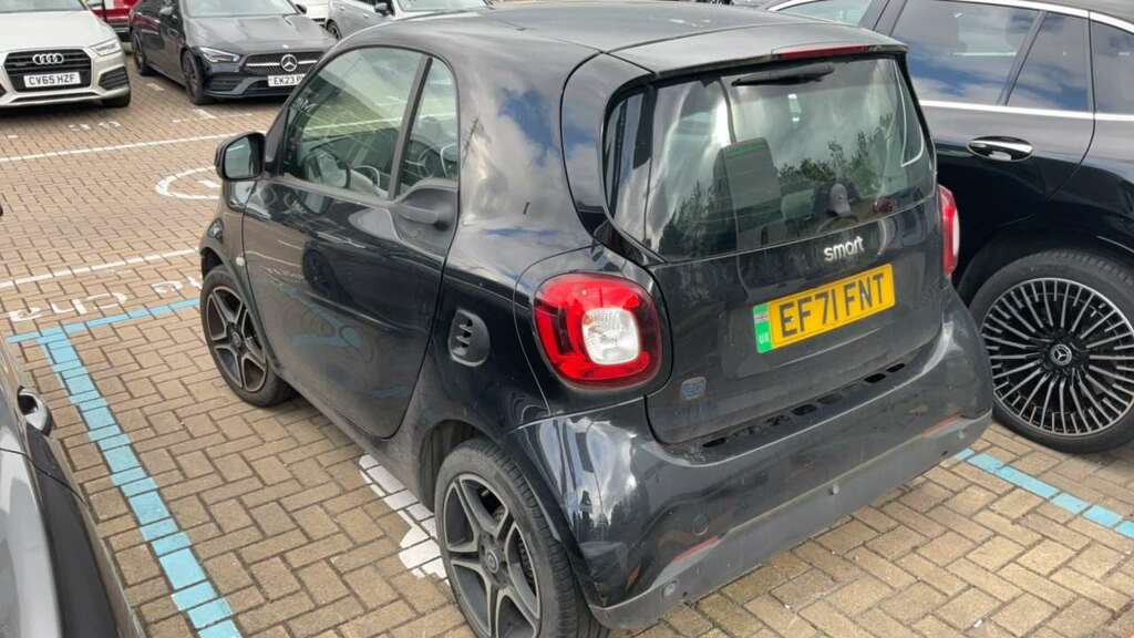 Smart Fortwo Coupe 60Kw Eq Premium 17Kwh 22Kwch 2022 Black #2