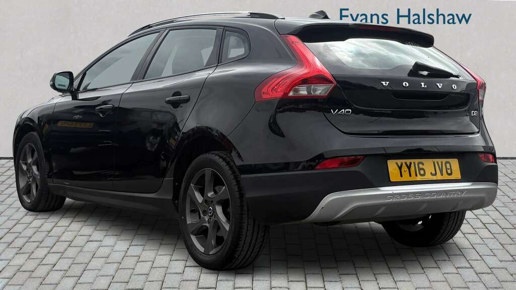 Volvo V40 Cross Country D2 120 Cross Country Lux Geartronic 2016 Black