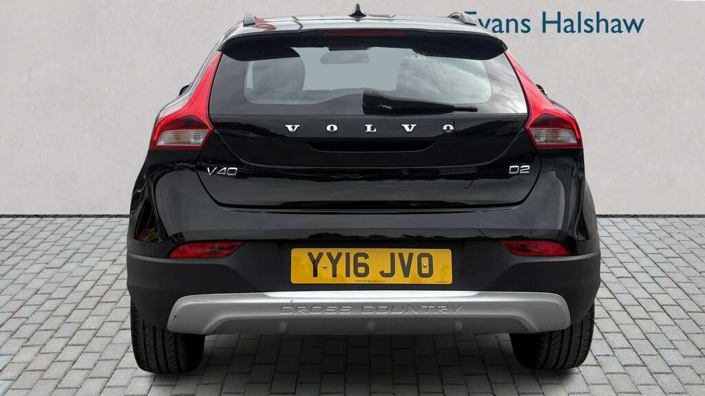 Volvo V40 Cross Country D2 120 Cross Country Lux Geartronic 2016 YY16JVO Black #2