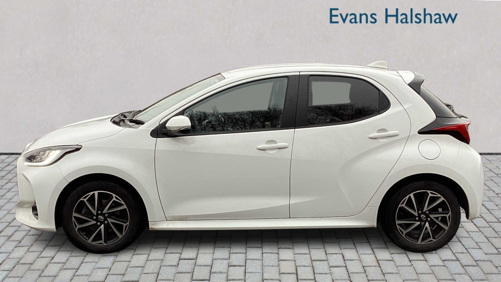 Toyota Yaris 1.5 Hybrid Design Cvt 2023 White #3