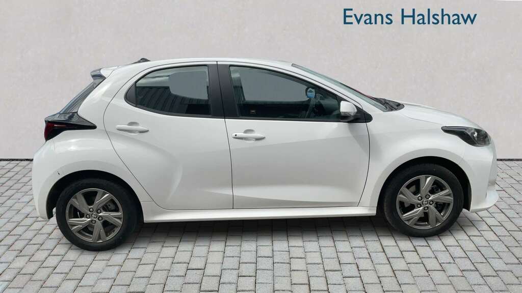 Toyota Yaris 1.5 Hybrid Icon Cvt 2025 LR75WVJ White #3