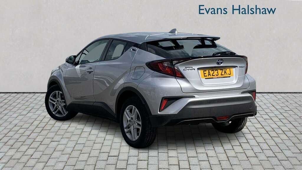 Toyota C-Hr 1.8 Hybrid Icon Cvt 2023 Silver #2