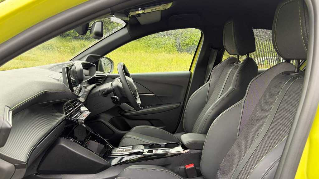 Peugeot e-208 Gt White #10
