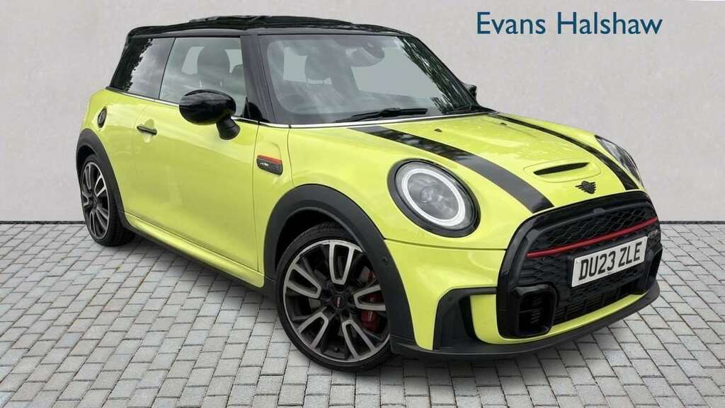 Mini Hatch 2.0 John Works 2023 Yellow