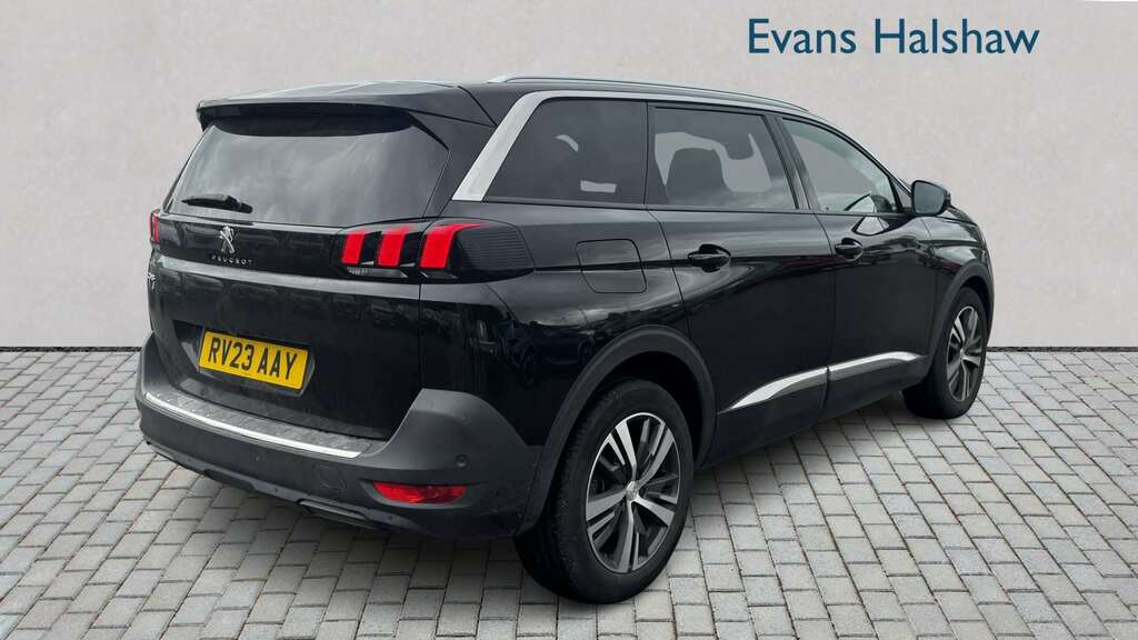 Peugeot 5008 1.5 Bluehdi Allure Premium Eat8 2023 Black #4