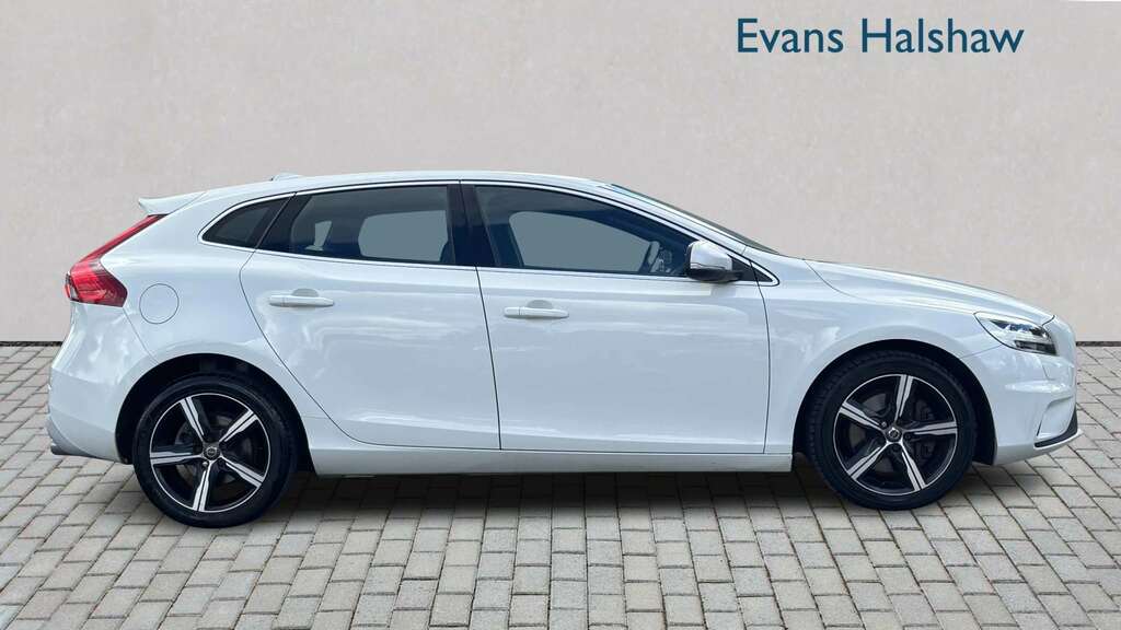 Volvo V40 D4 190 R Design Nav Plus 2017 White #6