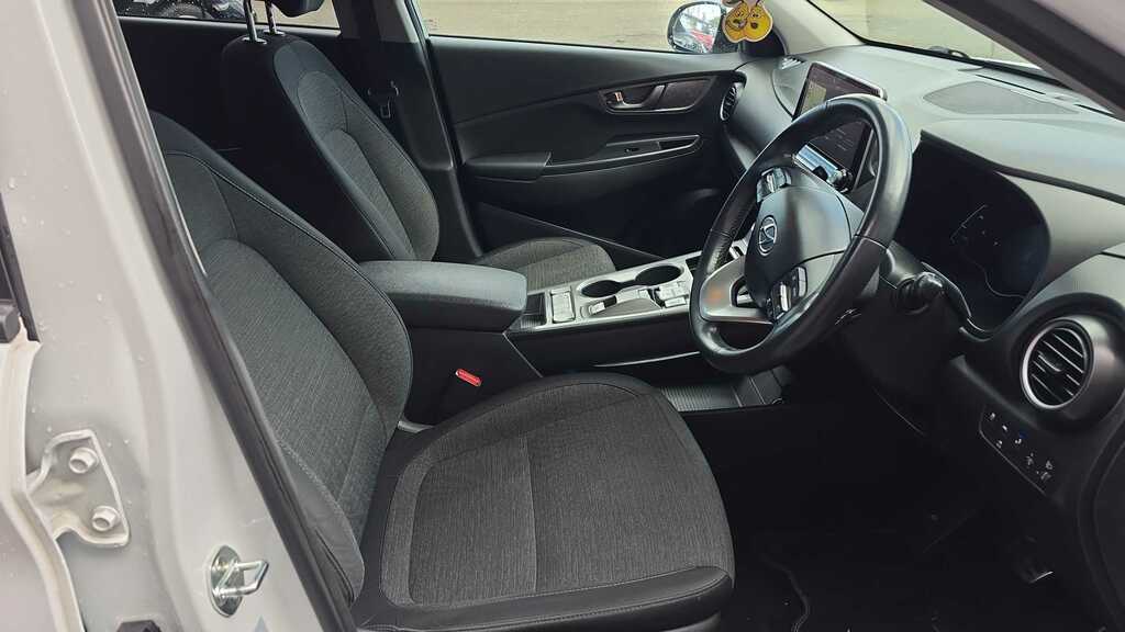 Hyundai Kona Kona Premium Red #8