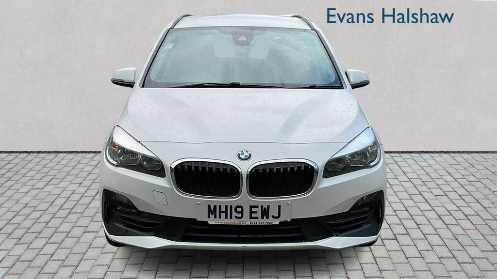 BMW 2 Series 218I Se 2019 White #3