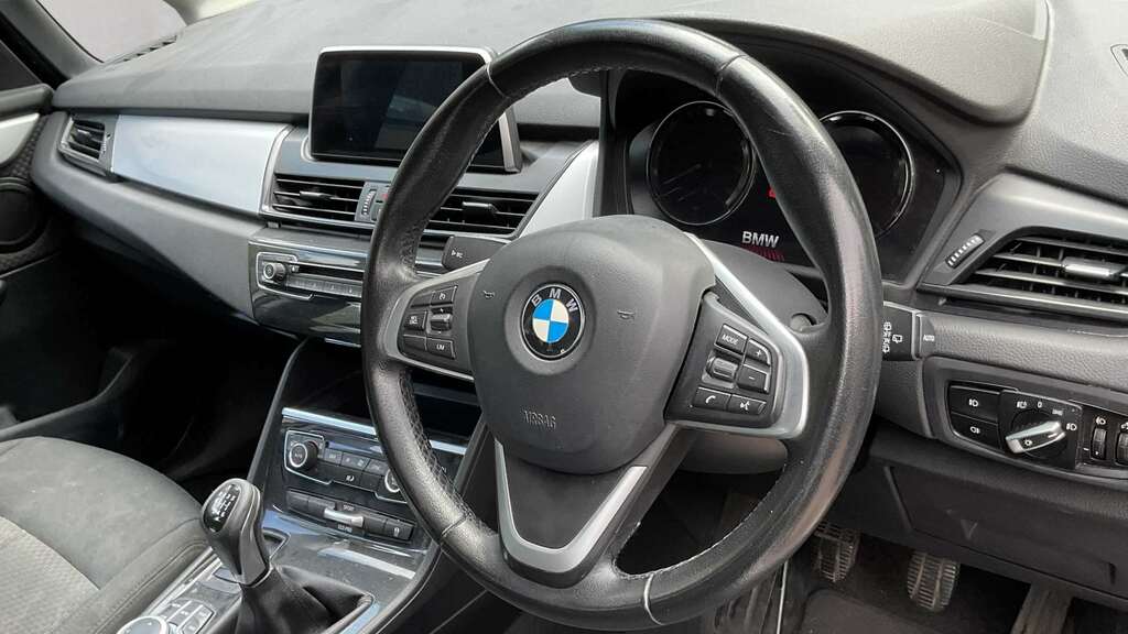 BMW 2 Series 218I Se 2019 White #5