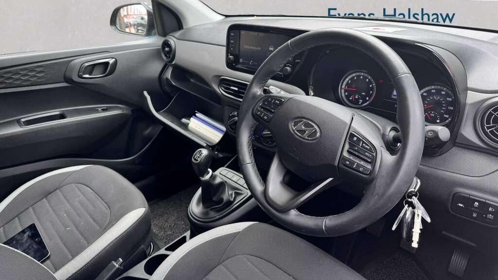 Hyundai I10 1.0 Mpi Se Connect 2023 Black #3