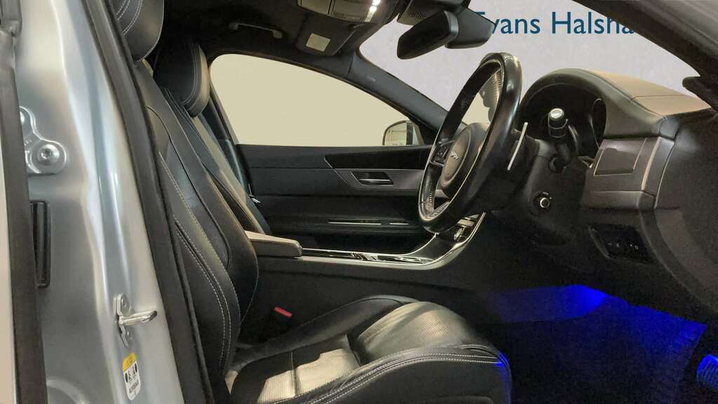 Jaguar XF 2.0D 240 R-sport Awd 2018 Silver #3