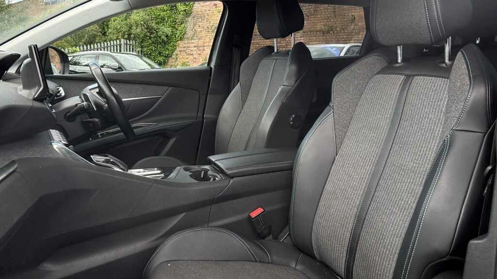 Peugeot 5008 1.2 Puretech Gt Red #8